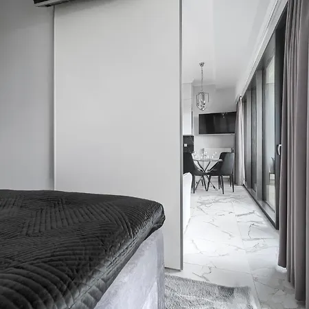 W Hanza Tower アパート